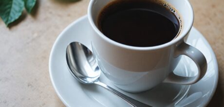 Como o café e o chá afetam a hidratação do corpo